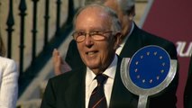 El rey entrega el Premio Europeo Carlos V al político español Marcelino Oreja Aguirre