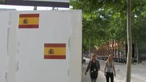 Aparecen banderas de España en distintos lugares de Barcelona