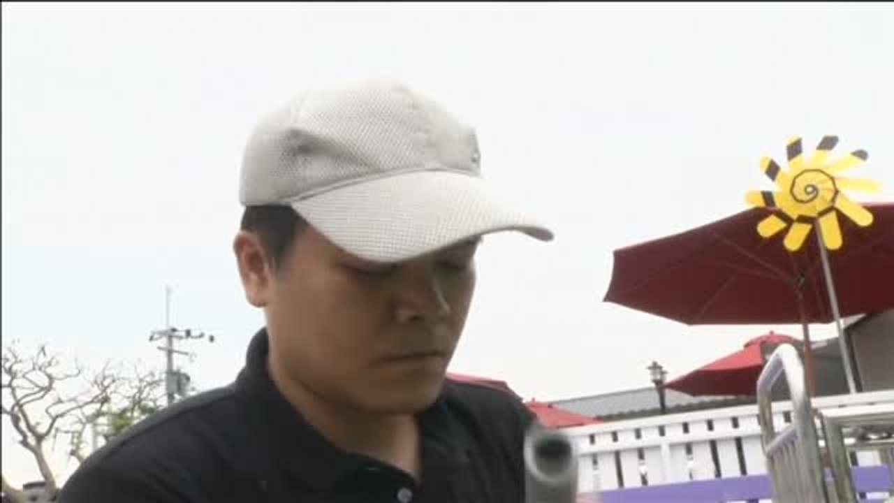 Un mécanico taiwanés diseña sillas de ruedas para perros con tuberias de agua