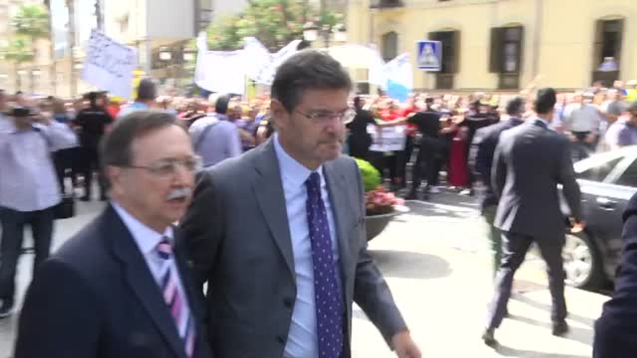Abucheo a Rafael Catalá en Ceuta