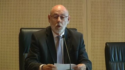 Maza anuncia "la renuncia irrevocable" de Moix "por motivos personales"
