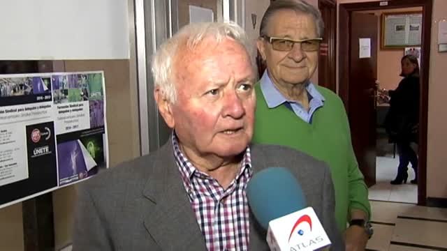 Miles de militantes socialistas votan hoy para elegir a su secretario general