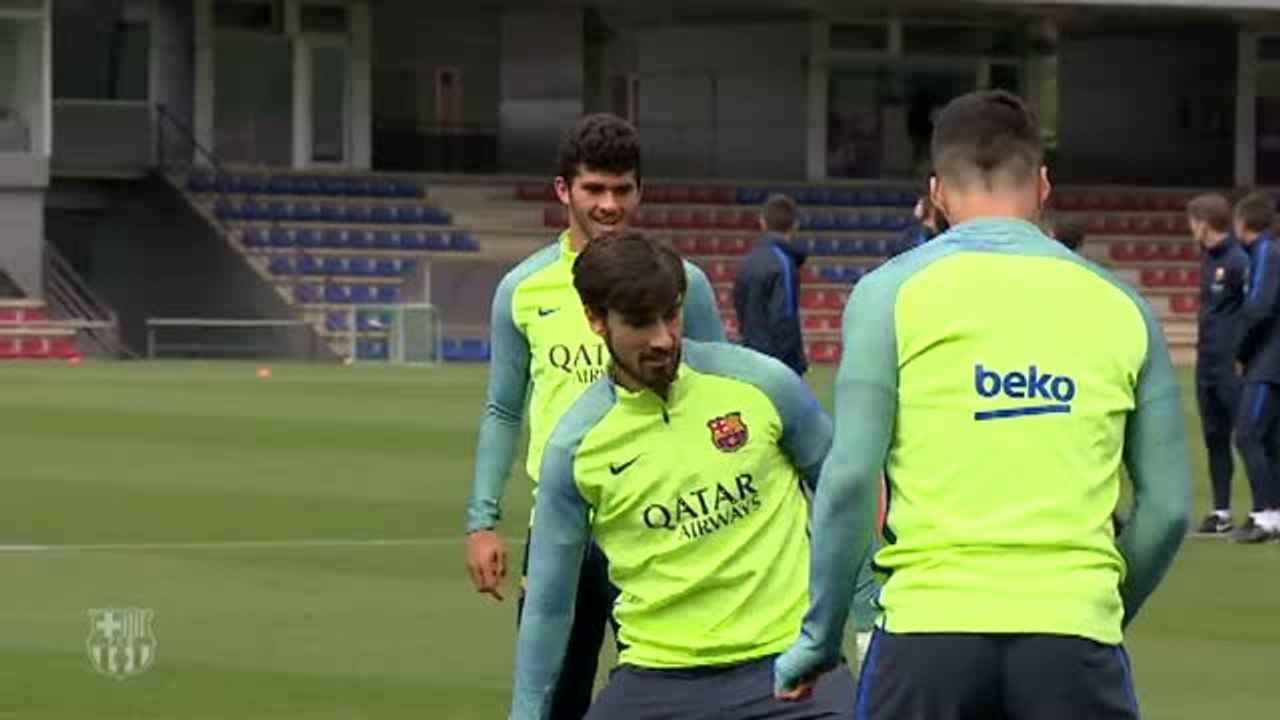 El Barça continúa preparando el partido contra...