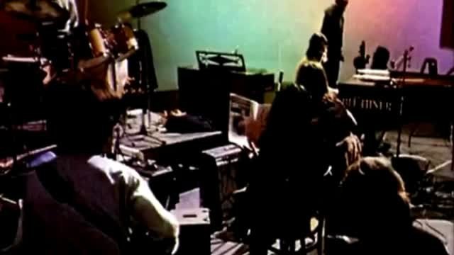 Cuatro fans de Los Beatles llevan el mítico paso de cebra de 'Abbey Road' a Santander