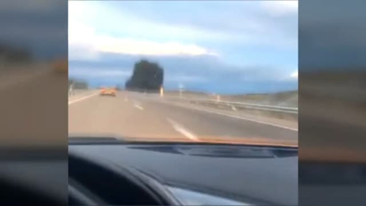 La Policía detiene a un conductor que circulaba a 200 kilómetros por hora mientras se grababa con el móvil