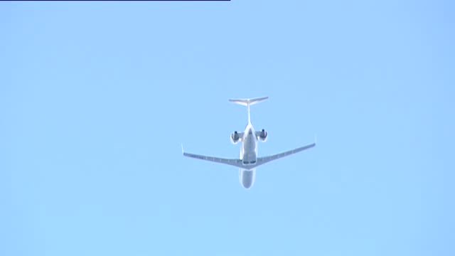 Un mar de basuras recibe a los turistas en Ibiza