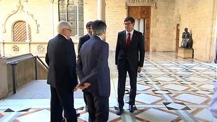 下载视频: Puigdemont se reúne con el fiscal general del Estado en el Palau de la Generalitat