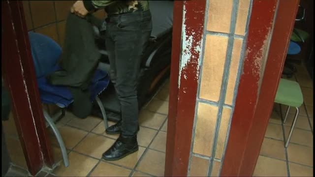 Un nuevo protocolo permitirá a la policía desnudar y cachear a delincuentes menores de edad