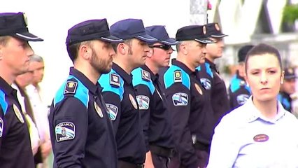 Multitud de personas despiden al policía atropellado en Carballo