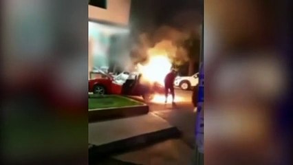 Se incendia auto de lujo valuado en 2 mdp