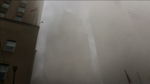 Momentos de confusión y pánico tras una explosión en pleno centro financiero de Toronto