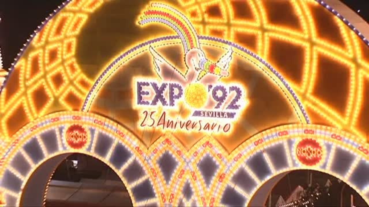 25.000 bombillas ponen luz a la gran fiesta sevillana