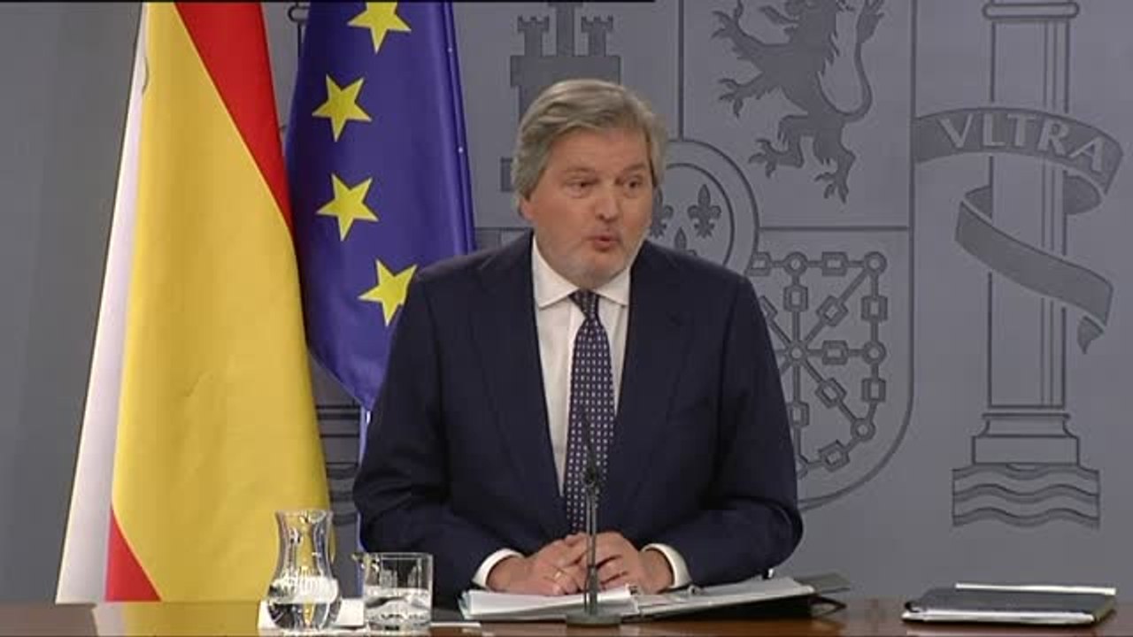 La agenda cultural de Méndez de Vigo: "Les animo a que lean, que lean siempre"