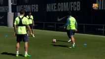 Caras alegres y risas en el entrenamiento del FC Barcelona