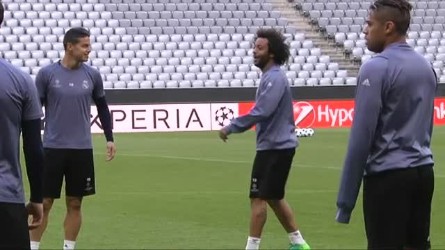 El Madrid completa la última sesión de entrenamiento en el Allianz Arena antes del partido ante el Bayern