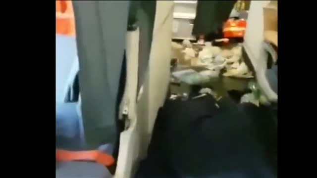 Más de veinte pasajeros hospitalizados por las fuertes turbulencias del avión en el que viajaban