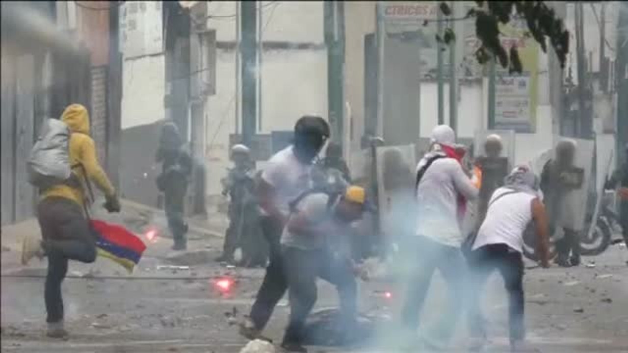 Miles de venezolanos toman las calles de Caracas liderados por Henrique Capriles