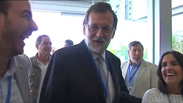 Rajoy a las nuevas generaciones: Portaros bien, porque la gente del PP no se porta mal nunca