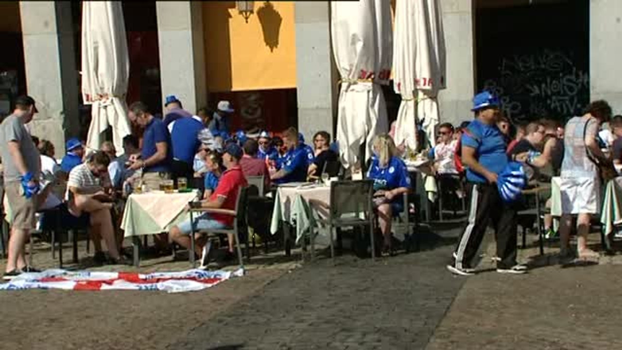 Los aficionados del Leicester City toman las calles madrileñas antes del partido