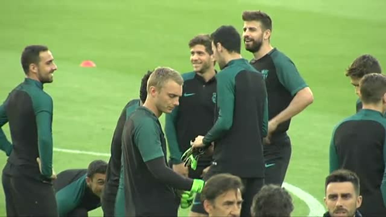 El Barça toma contacto con el césped del Juventus Stadium