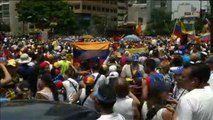 Violentos enfrentamientos entre grupos de la oposición venezolana y las fuerzas de seguridad