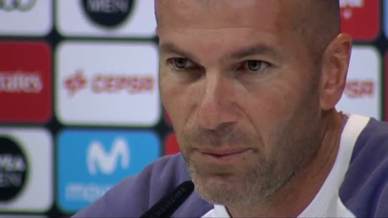 Zidane: "Ahora parece el Barcelona va a ganar la Liga y el Madrid no vale nada, pero yo sé que no es así"