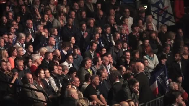 Incidente de seguridad en un mitin de Marine Le Pen con una activista de FEMEN