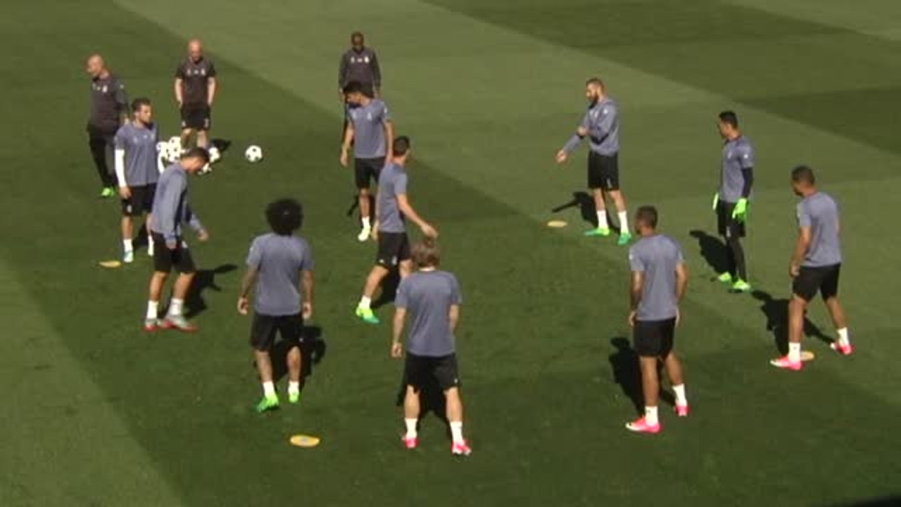 Risas y buen ambiente en el entrenamiento del Real Madrid