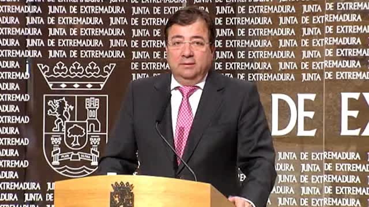 Fernández Vara: "Las casas del pueblo deberían...