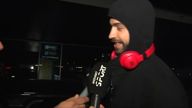 Piqué bromea sobre polémicas declaraciones a su llegada a Barcelona