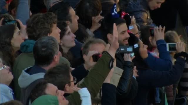 Disneyland París celebra con un gran desfile su 25 aniversario