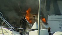 Las llamas devoran cuatro barcos en el Puerto de Sant Adrià del Besòs (Barcelona)
