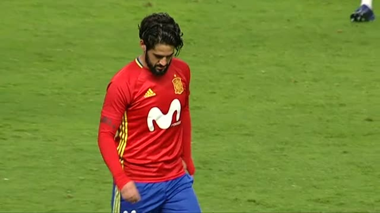Isco, centro de todas las miradas en el entrenamiento de la selección en El Molinón