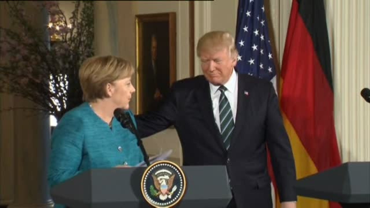 Final de la conferencia de prensa de Trump y Merkel con apretón de manos