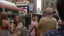 Un trío de imitadores de Trump, Obama y Kim Jong-Un paralizan las calles de Hong Kong