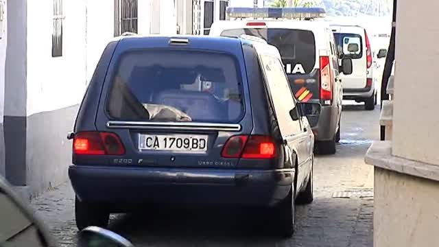 Exhumado el cadáver de Ruiz Mateos