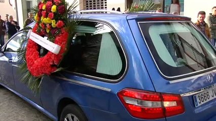 Entierro de la mujer asesinada en la localidad sevillana de Pilas