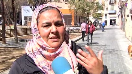 Vecinos de Barcelona ayudan a chavales que inhalan pegamento