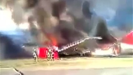 138 pasajeros huyen de un avión que echa a arder en Perú