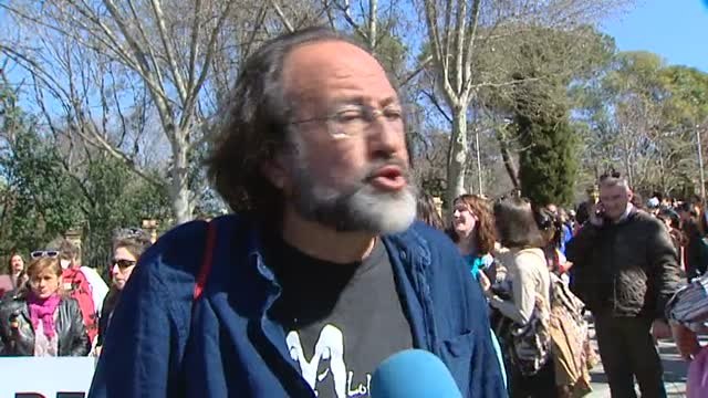 Miles de personas se manifiestan en defensa del lobo ibérico