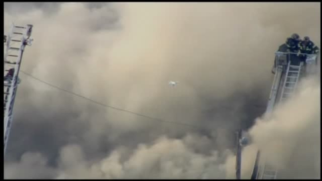 Impresionante incendio en una fábrica de Pennsylvania