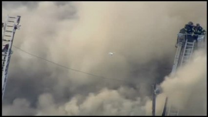 Impresionante incendio en una fábrica de Pennsylvania