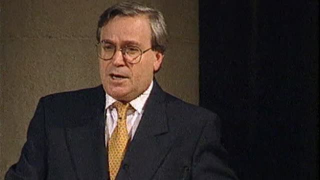 Los Reyes eméritos imponen la Gran Cruz de la Orden Civil de Alfonso X el Sabio a Francisco Luzón, enfermo de ELA