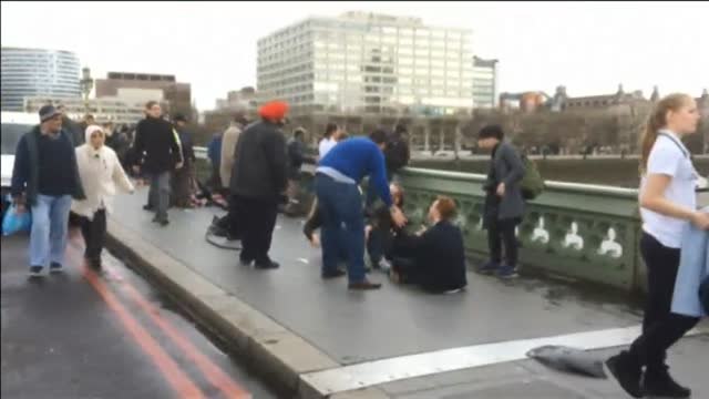 Fuentes médicas confirman la muerte de una mujer tras el ataque al Parlamento británico