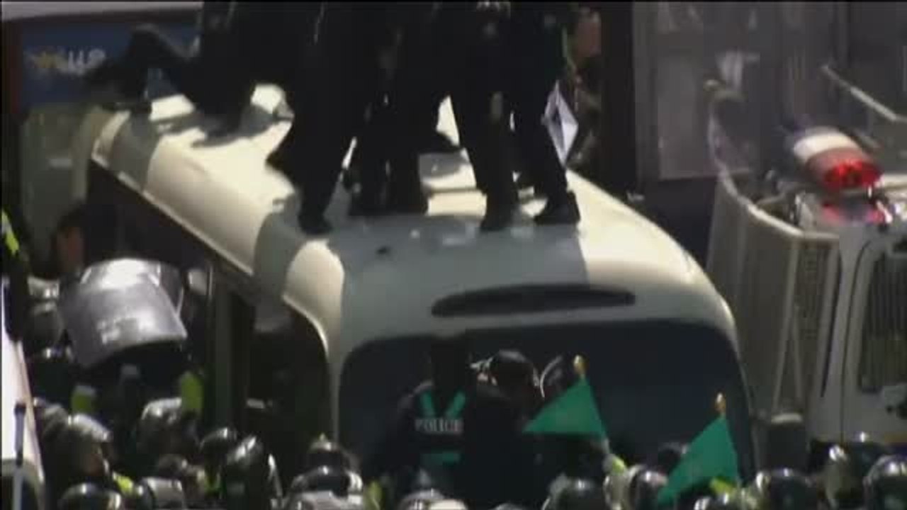 Fallecen dos personas en Seúl en las violentas...