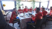 Jordi Alba sopla las velas por su 28 cumpleaños con los compañeros de la Selección