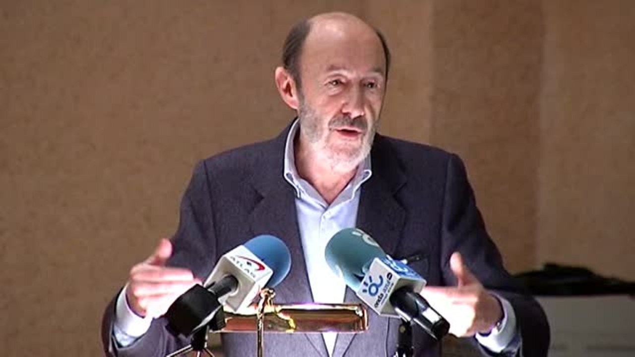 Rubalcaba: "Hay políticos hiperreactivos, que hablan todo el tiempo, son una auténtica peste"