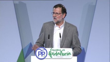 Rajoy reitera a ETA en Málaga que "En este país no se paga precio político" por entregar las armas