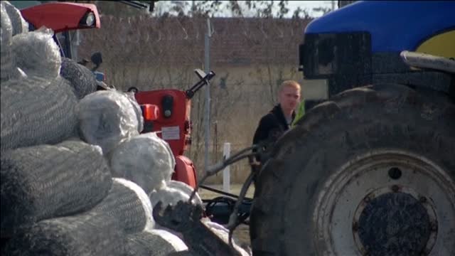 Hungría levanta una segunda valla contra refugiados
