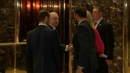 El escándalo del espionaje ruso cerca otra vez a Trump